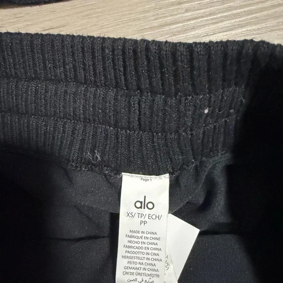 Alo Yoga Scholar Set - Picture 2 of 5